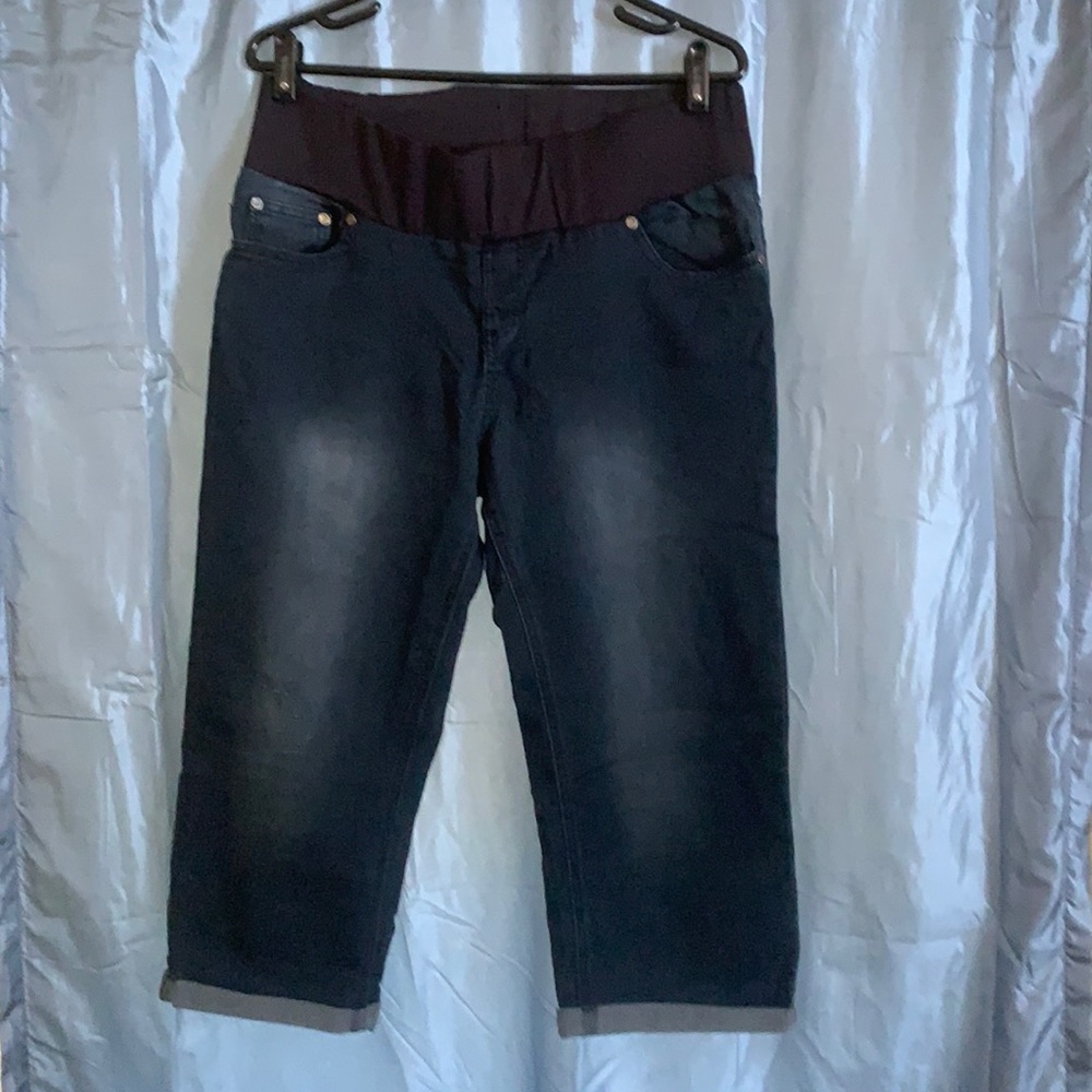 Maternity capris